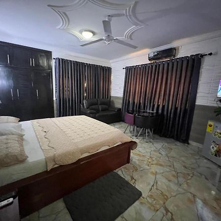 Nesta Barron -Home Away From Home North Legon Exterior foto