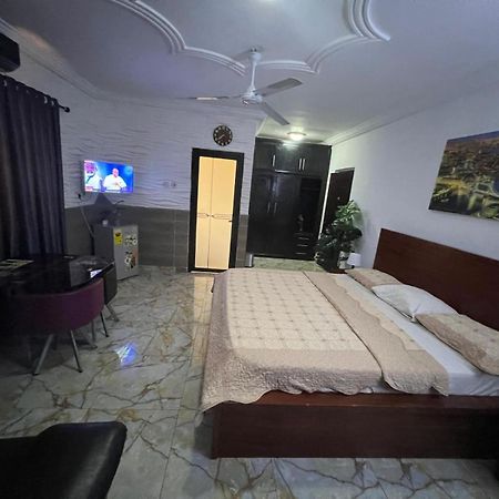 Nesta Barron -Home Away From Home North Legon Exterior foto