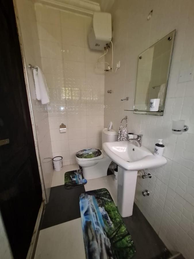 Nesta Barron -Home Away From Home North Legon Exterior foto