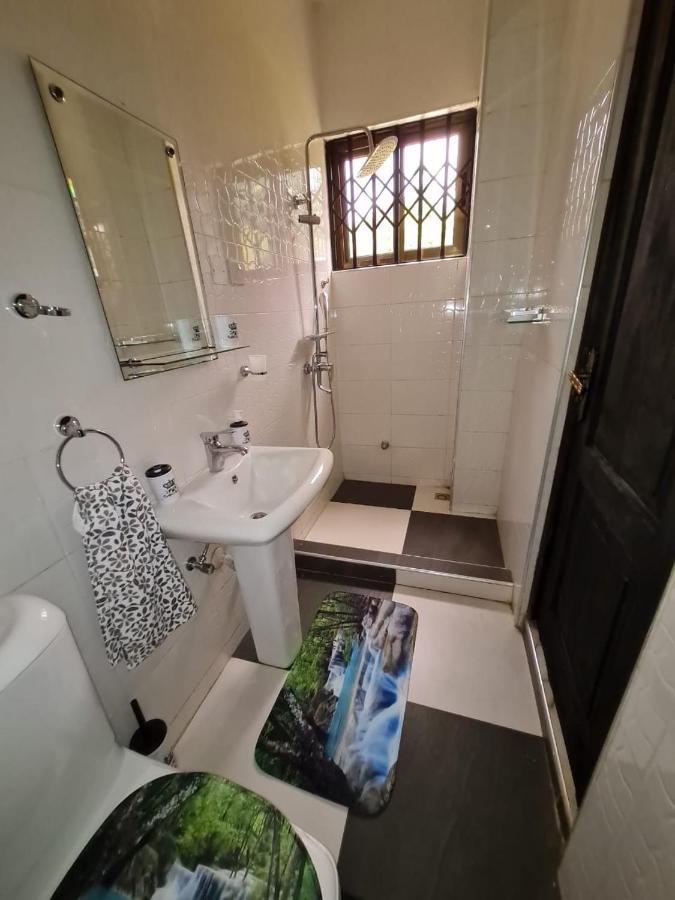 Nesta Barron -Home Away From Home North Legon Exterior foto