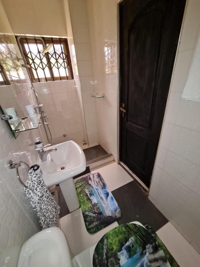 Nesta Barron -Home Away From Home North Legon Exterior foto