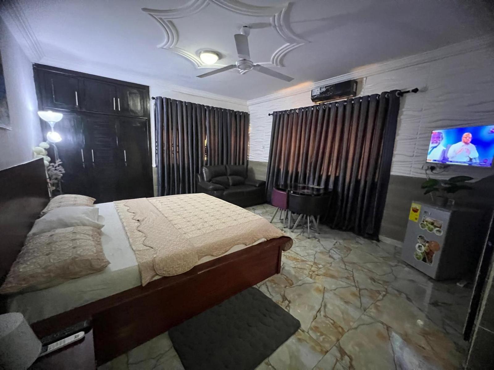Nesta Barron -Home Away From Home North Legon Exterior foto